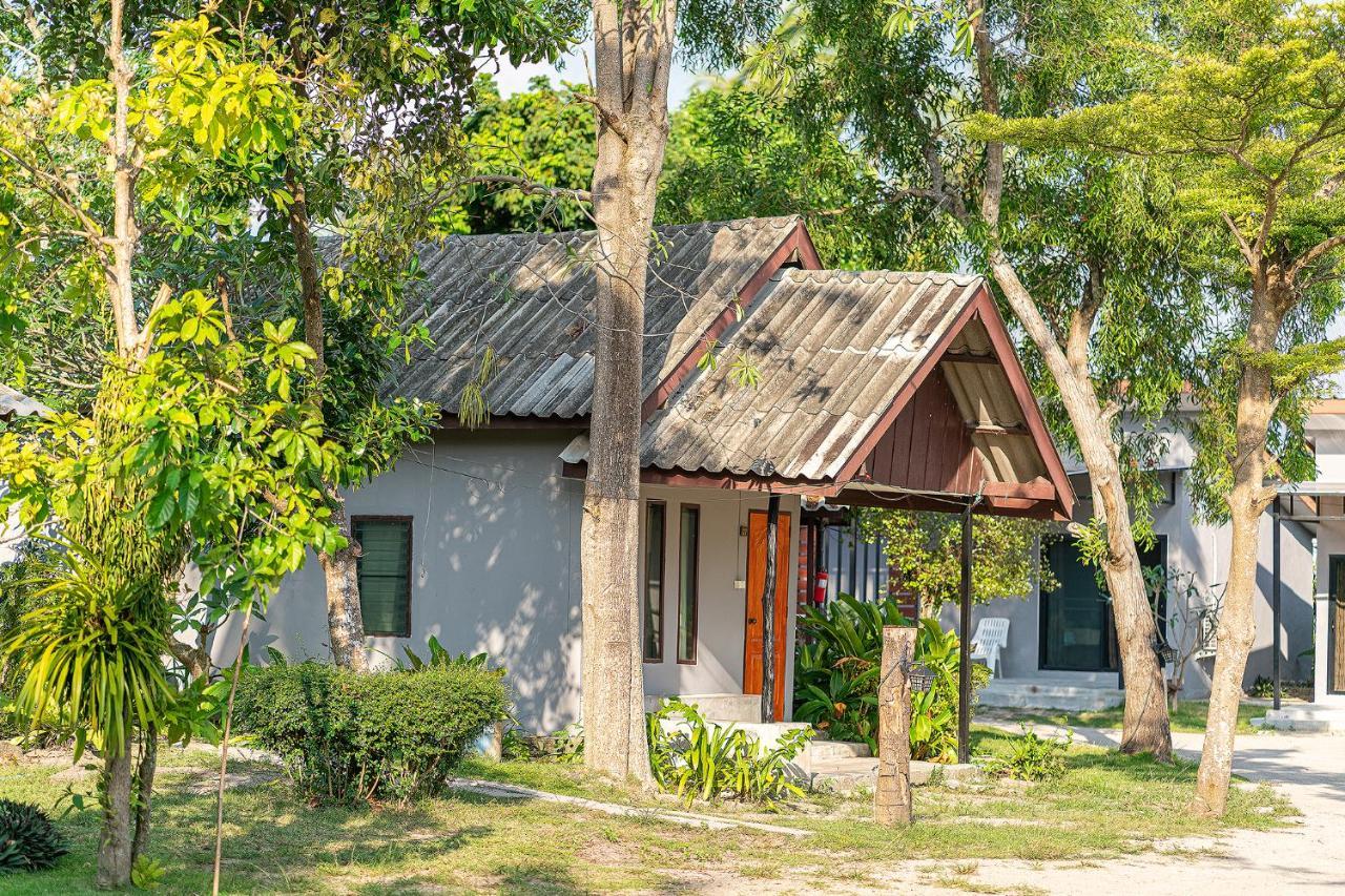 The Cosy Sunset Beach Resort & Restaurant Тонгсала Екстер'єр фото